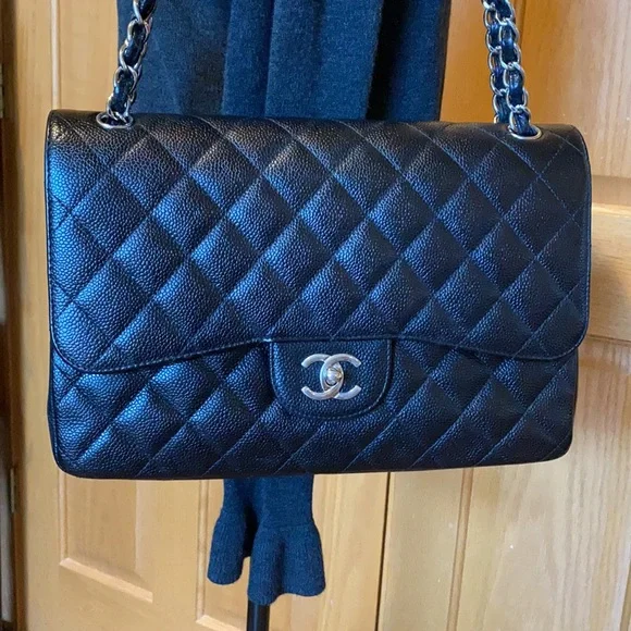 A115- π― % authentic Chanel classic jumbo double-flap - Picture 5 of 17